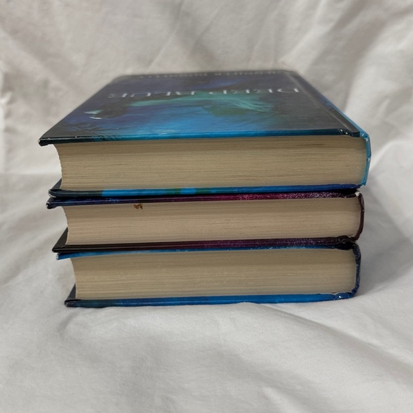 Waterfire Saga: Books 1-3 (Deep Blue, Rogue Wave, Dark Tide)- Jennifer Donnelly - Picture 7 of 13